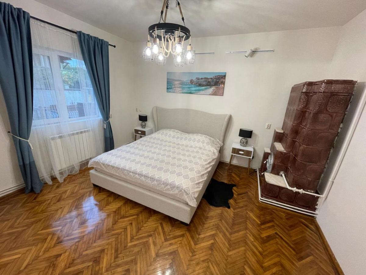 Premier Rooms 플로이에슈티 외부 사진