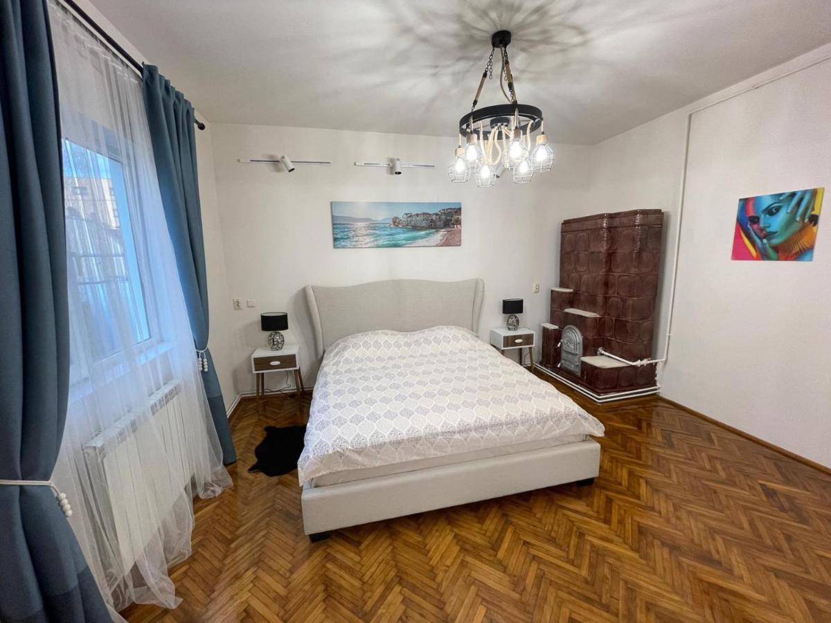 Premier Rooms 플로이에슈티 외부 사진