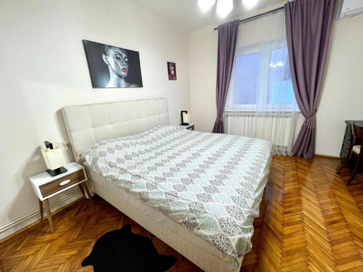 Premier Rooms 플로이에슈티 외부 사진